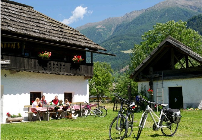 Ferienhof mit und aktiver Landwirtschaft in Tirol sucht Pächter für langjährige Verpachtung